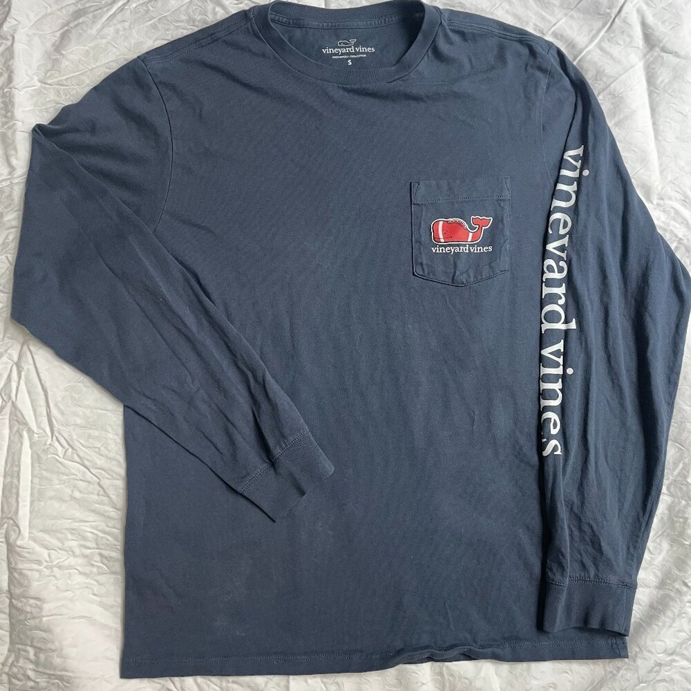 Vineyard Vines men's small blue football longsleeve tee